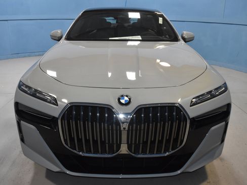 New 2026 BMW 740i xDrive w/ Executive Package image 18