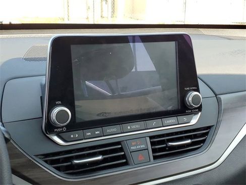 Used 2023 Nissan Altima 2.5 SV image 14