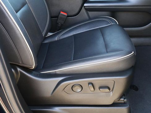 Used 2024 Chevrolet Suburban Premier w/ Premium Package 2 image 16