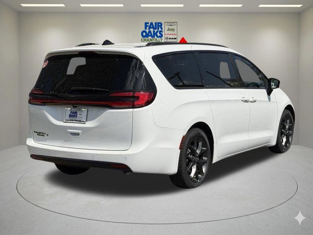New 2026 Chrysler Pacifica Select FWD image 6