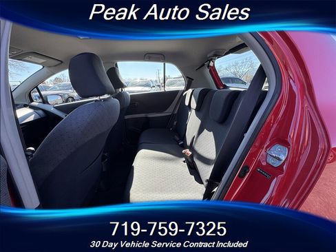 Used 2010 Toyota Yaris 4-Door Hatchback image 20