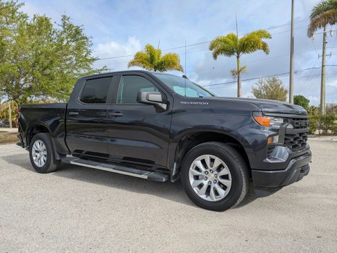 Used 2022 Chevrolet Silverado 1500 Custom image 2