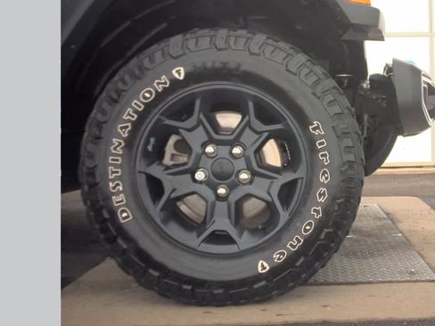 Used 2023 Jeep Wrangler Unlimited w/ Sun & Screen Package image 20