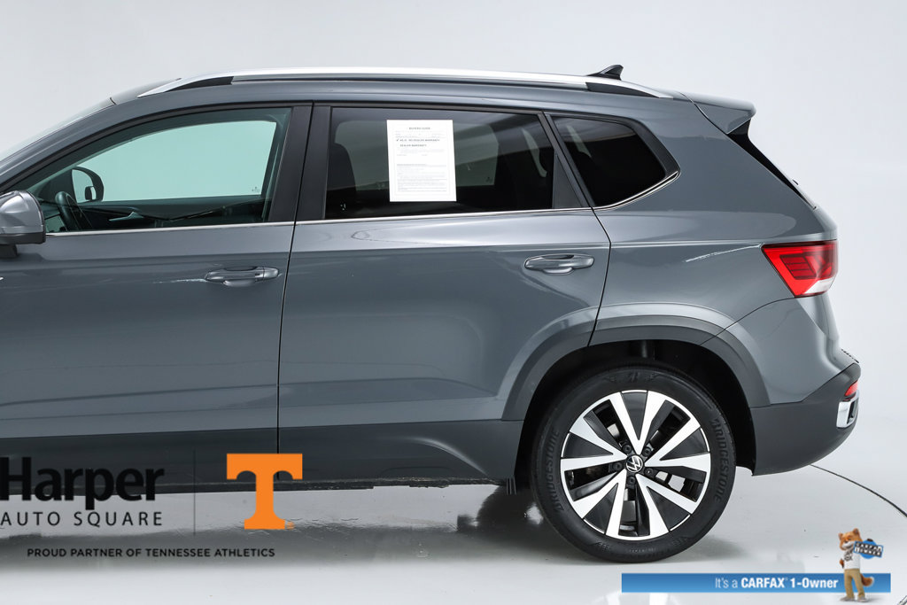 Used 2023 Volkswagen Taos SE w/ Panoramic Sunroof Package AWD/4WD image 4