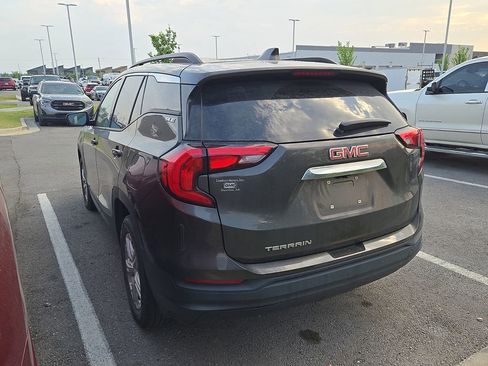 Used 2019 GMC Terrain SLE w/ Driver Convenience Package FWD image 2