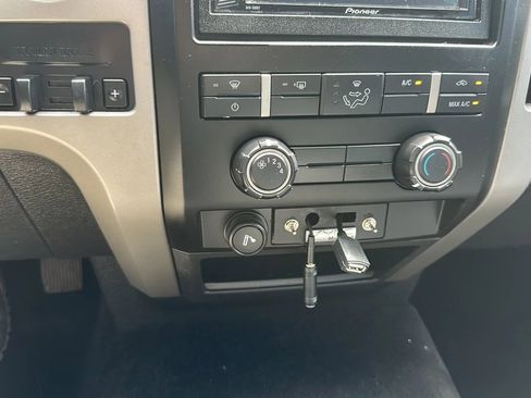 Used 2012 Ford F150 XLT w/ XLT Chrome Pkg image 14