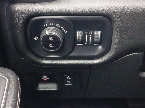 Used 2024 RAM 1500 Laramie RWD image 12