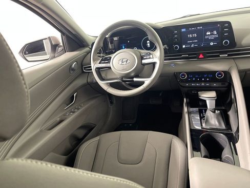 Certified 2022 Hyundai Elantra SEL w/ Convenience + Premium Package image 15