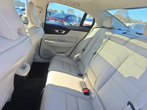 Used 2021 Volvo S60 T5 Momentum image 13