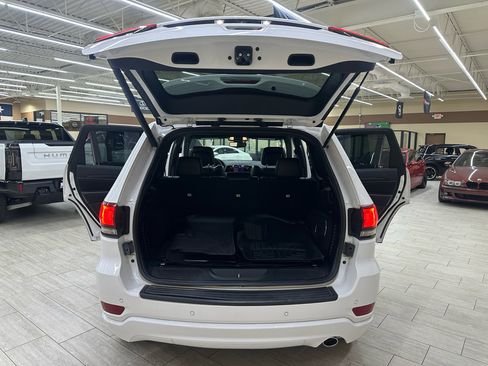 Used 2019 Jeep Grand Cherokee Altitude image 15