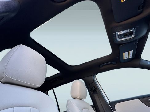 New 2026 Mercedes-Benz GLB 250 image 13