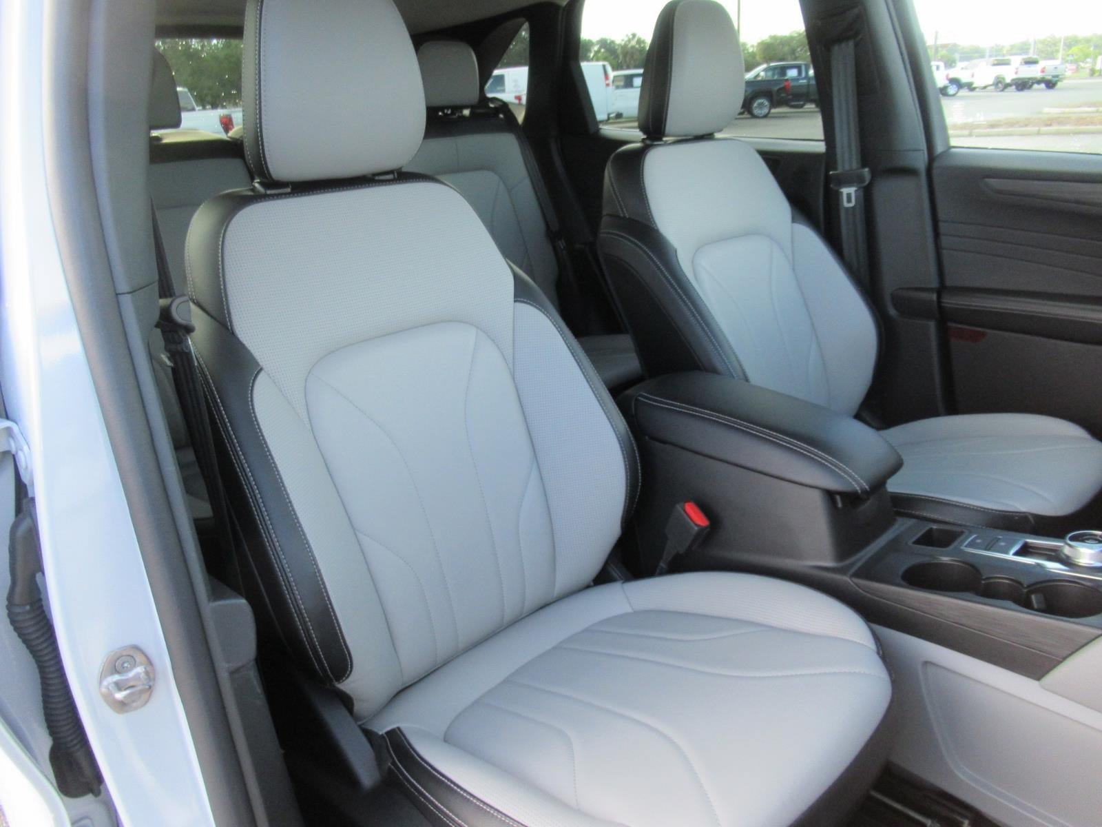 Used 2025 Ford Escape Platinum w/ Premium Technology Package AWD/4WD image 9