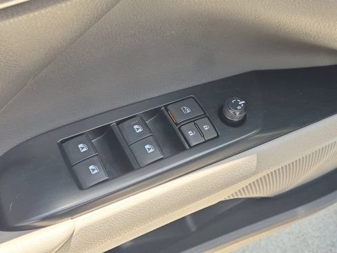 Used 2018 Toyota Camry SE FWD image 15