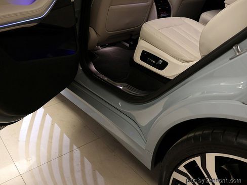 Certified 2025 BMW X7 M60i image 32