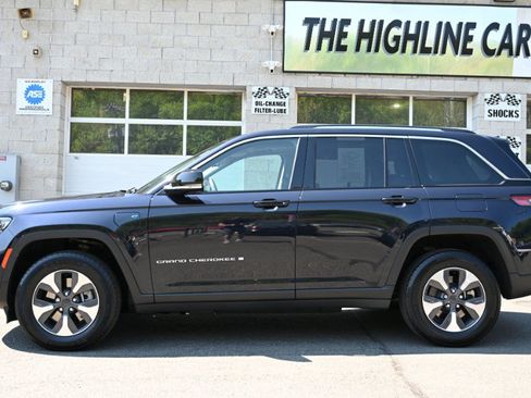Used 2023 Jeep Grand Cherokee 4WD 4xe image 4