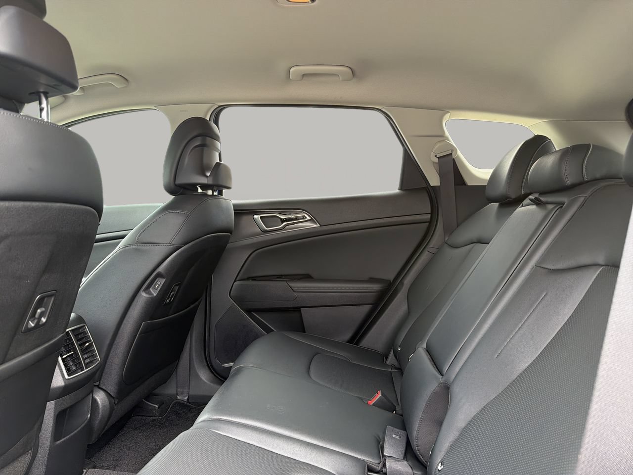 Used 2023 Kia Sportage EX FWD image 16