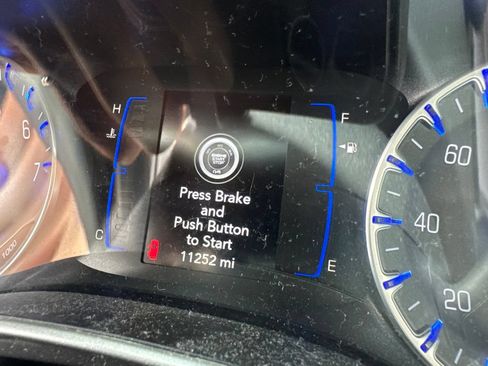 Used 2020 Chrysler Pacifica Touring-L FWD image 3