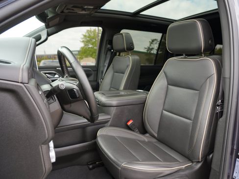 Used 2023 GMC Yukon XL SLT AWD/4WD image 12