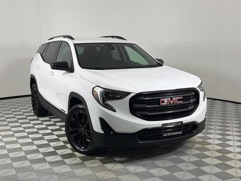 Used 2020 GMC Terrain SLE w/ Driver Convenience Package AWD/4WD image 2