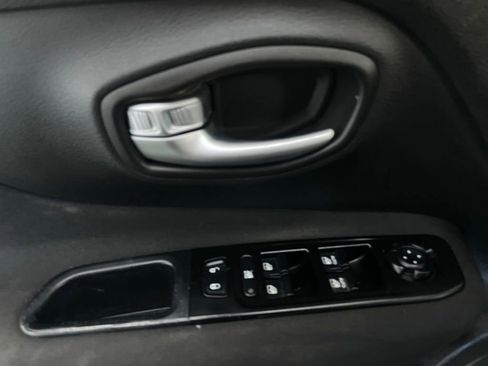 Used 2020 Jeep Renegade Sport image 17