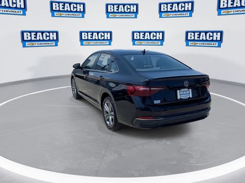 Used 2024 Volkswagen Jetta SE FWD image 6