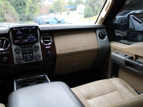 Used 2013 Ford F250 Lariat w/ Lariat Interior Pkg image 13