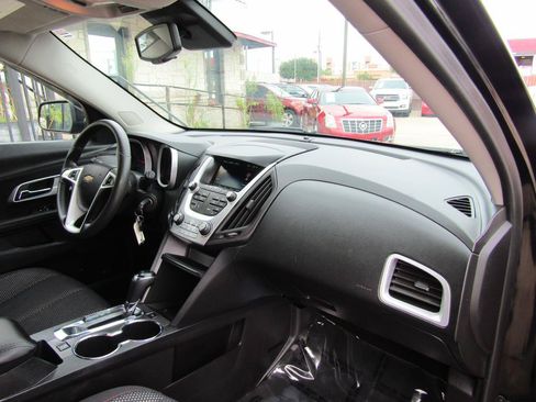 Used 2017 Chevrolet Equinox LT FWD image 10