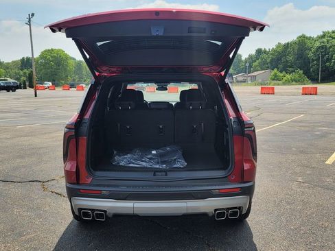 New 2025 Chevrolet Traverse LT w/ Driver Confidence Package image 11