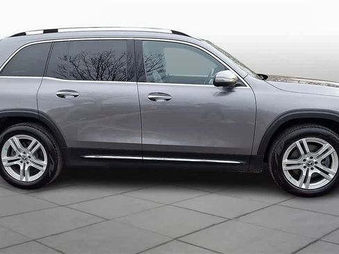 Used 2021 Mercedes-Benz GLB 250 4MATIC image 9