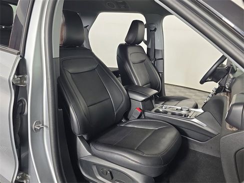 Used 2023 Ford Explorer Limited w/ Equipment Group 301A image 21
