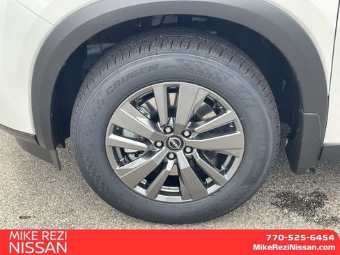 New 2025 Nissan Pathfinder SV image 7