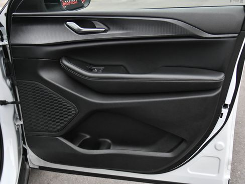 Used 2023 Jeep Grand Cherokee L Laredo image 44