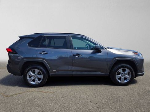 Used 2022 Toyota RAV4 LE AWD/4WD image 2