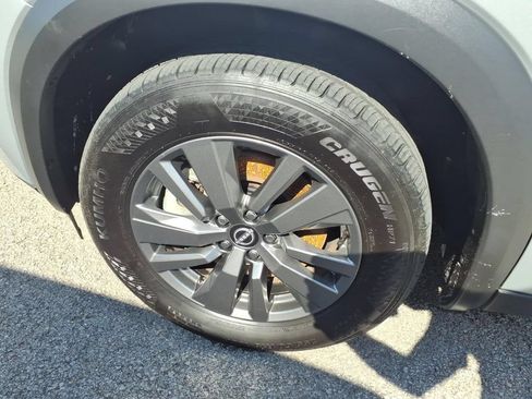 Used 2025 Nissan Pathfinder SV AWD/4WD image 5