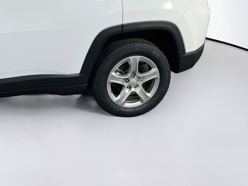 Used 2023 Jeep Compass Latitude w/ Convenience Group AWD/4WD image 28