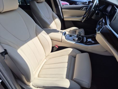 Used 2019 BMW X5 xDrive40i w/ Parking Assistance Package AWD/4WD image 34