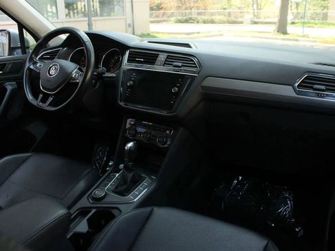 Used 2019 Volkswagen Tiguan SE w/ Panoramic Sunroof Package AWD/4WD image 26