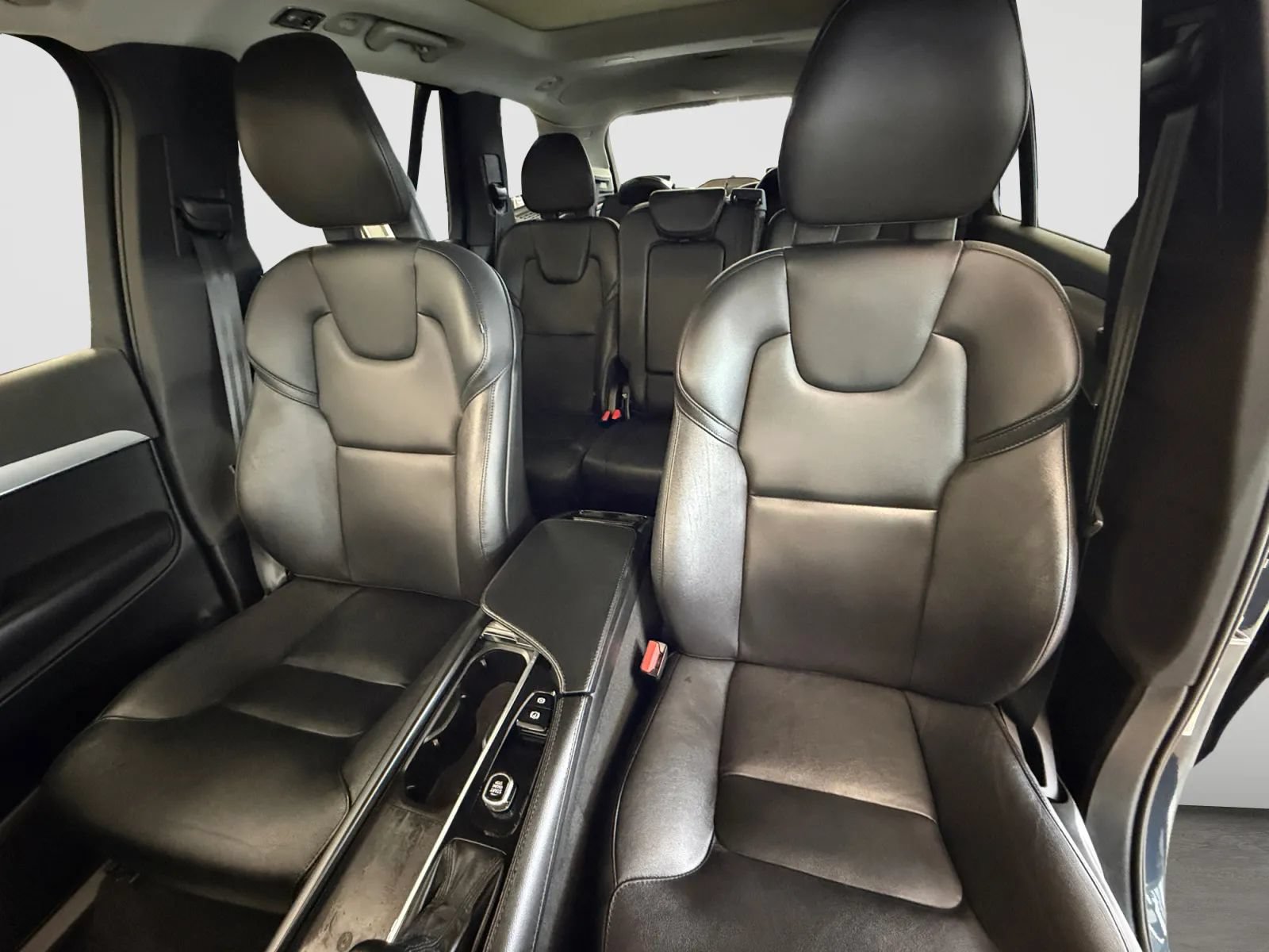 Used 2022 Volvo XC90 T5 Momentum w/ Climate Package AWD/4WD image 13