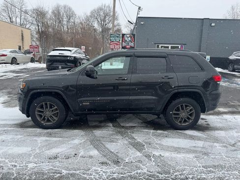Used 2016 Jeep Grand Cherokee Laredo 75th Anniversary image 8