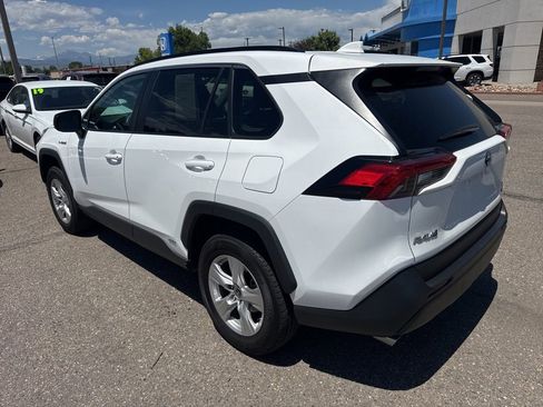 Used 2021 Toyota RAV4 LE AWD/4WD image 4