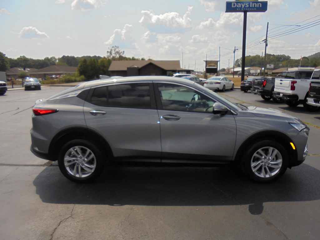 Used 2024 Buick Envista Preferred w/ Convenience I Package FWD image 2