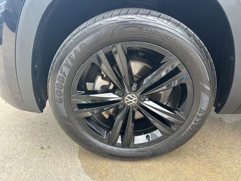Used 2023 Volkswagen Atlas SEL R-Line AWD/4WD image 39