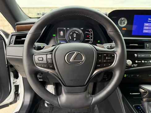 Certified 2023 Lexus ES 300h w/ Premium Package image 20