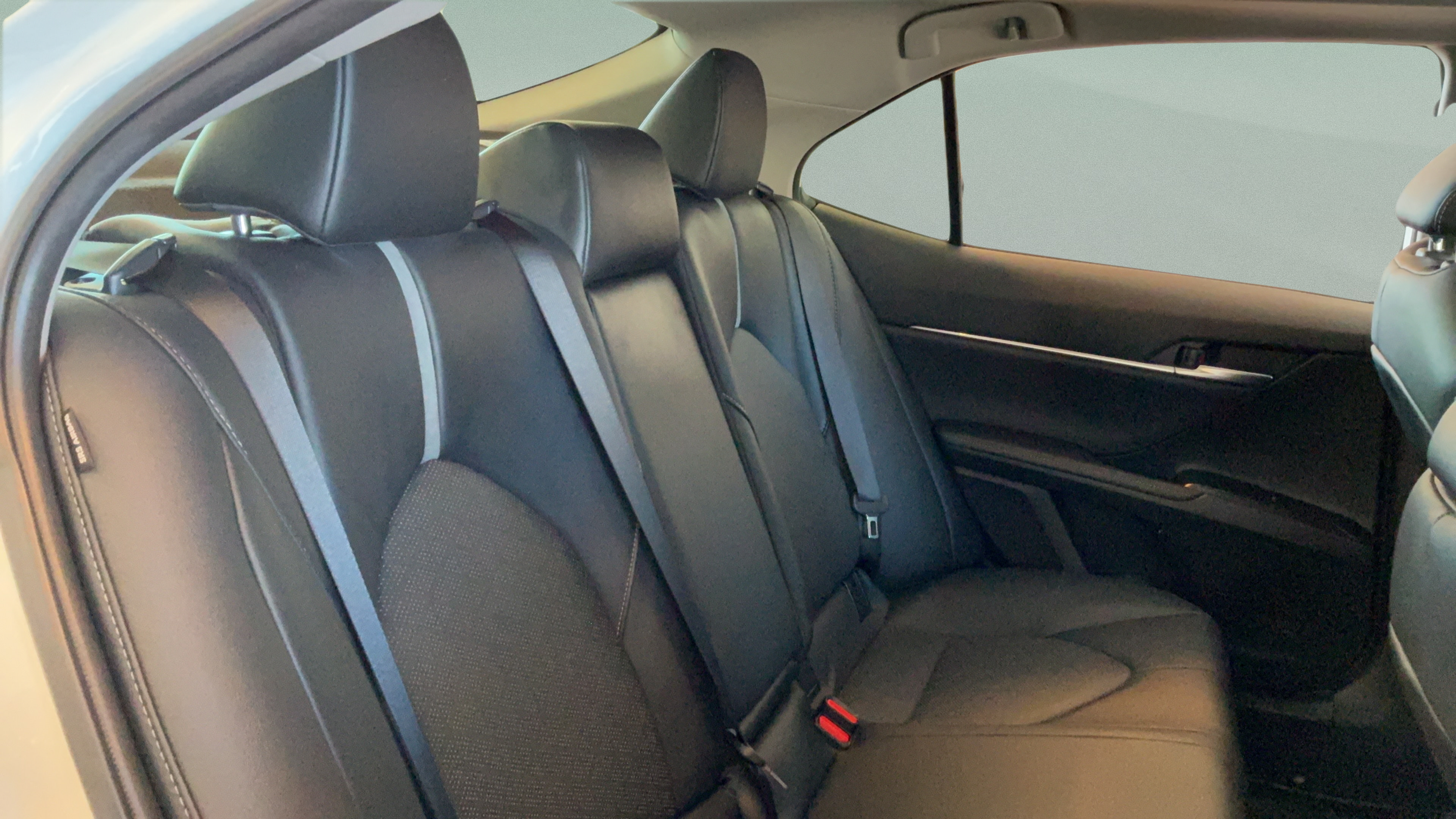 Used 2020 Toyota Camry XSE FWD image 34