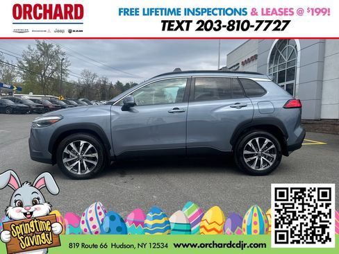 Used 2023 Toyota Corolla Cross XLE w/ Convenience Package AWD/4WD image 3