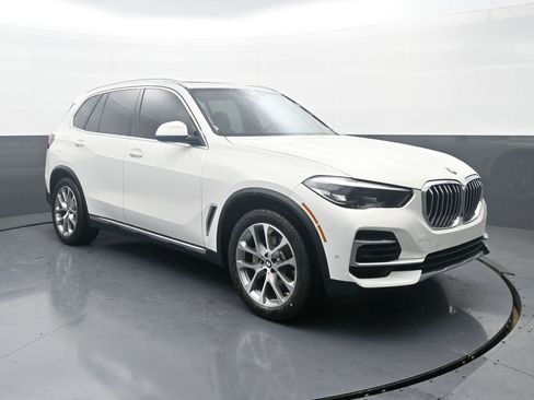 Used 2023 BMW X5 xDrive40i w/ Premium Package image 3