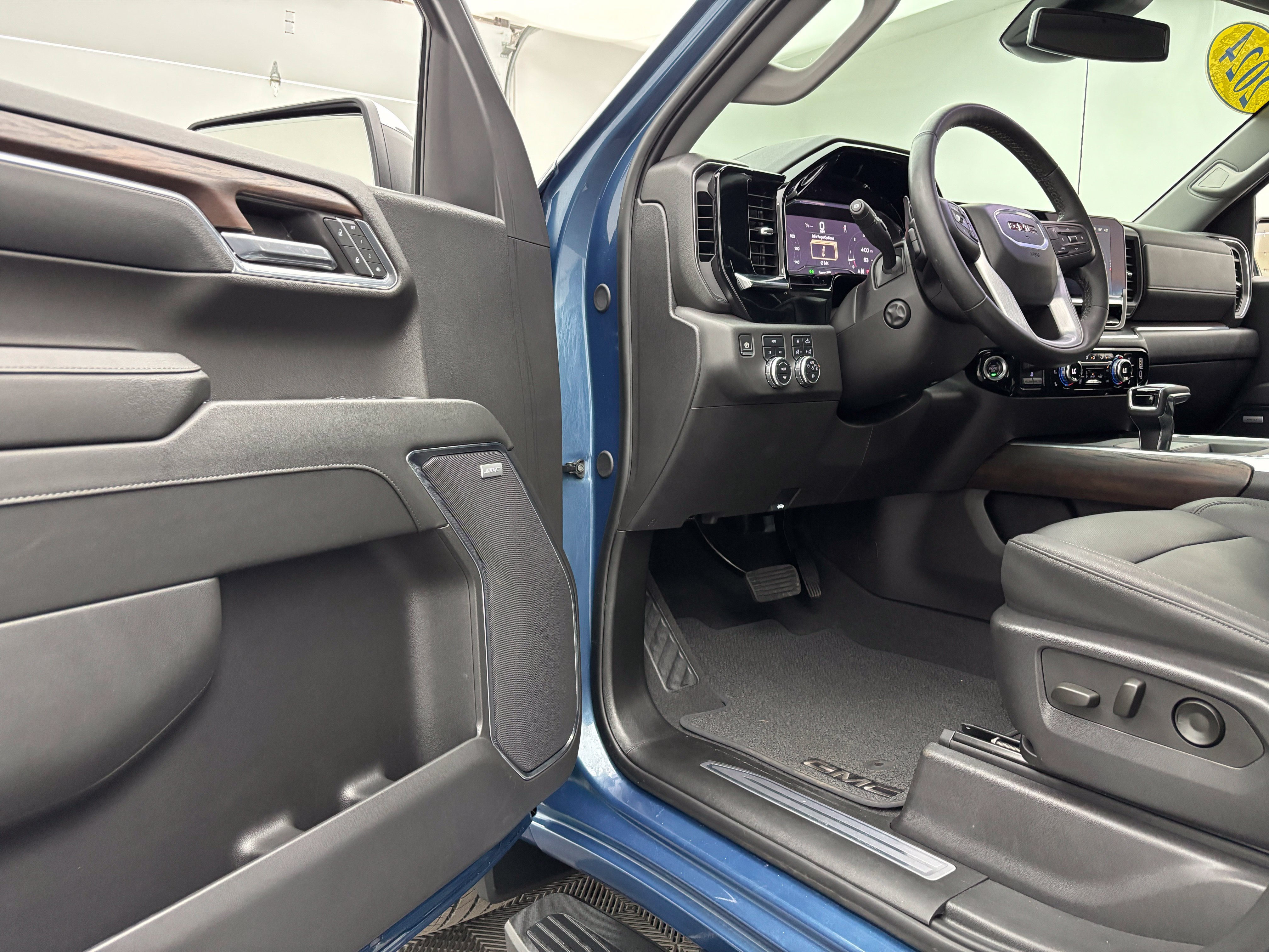 Used 2024 GMC Sierra 1500 SLT w/ SLT Convenience Package AWD/4WD image 14
