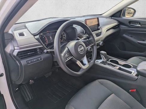 Used 2024 Nissan Altima 2.5 SV image 10