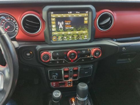 Used 2021 Jeep Gladiator Rubicon AWD/4WD image 7