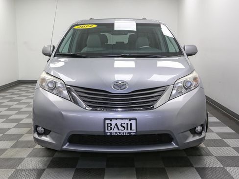 Used 2014 Toyota Sienna XLE FWD image 3